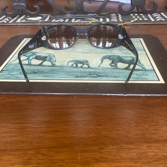 🌟🌟HOST PICK🌟🌟Chanel Black Sunglasses has a prescription in them, - Picture 4 of 9